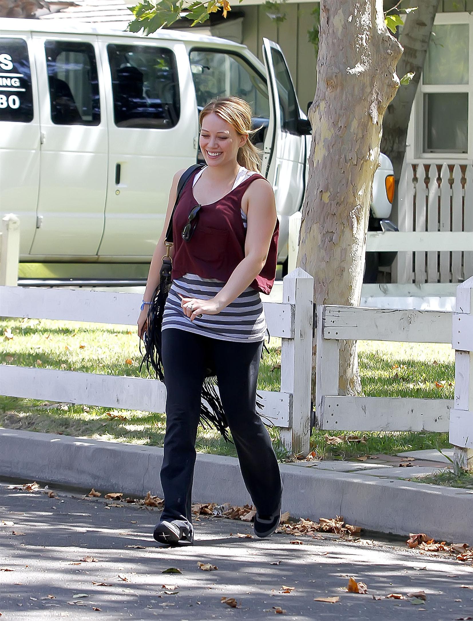 Hilary Duff pregnant star arriving for a yoga class | Picture 67685